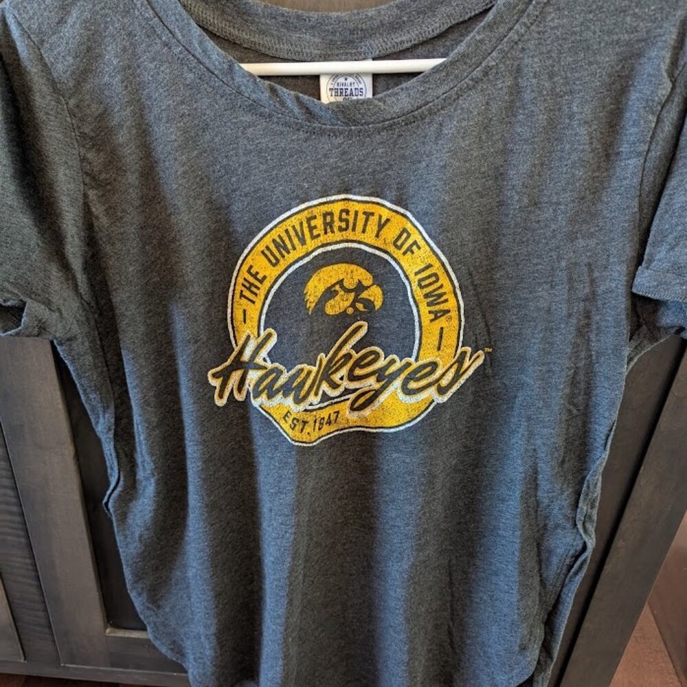 University of Iowa Hawkeyes T-Shirt - Rivalry Threads, Size L